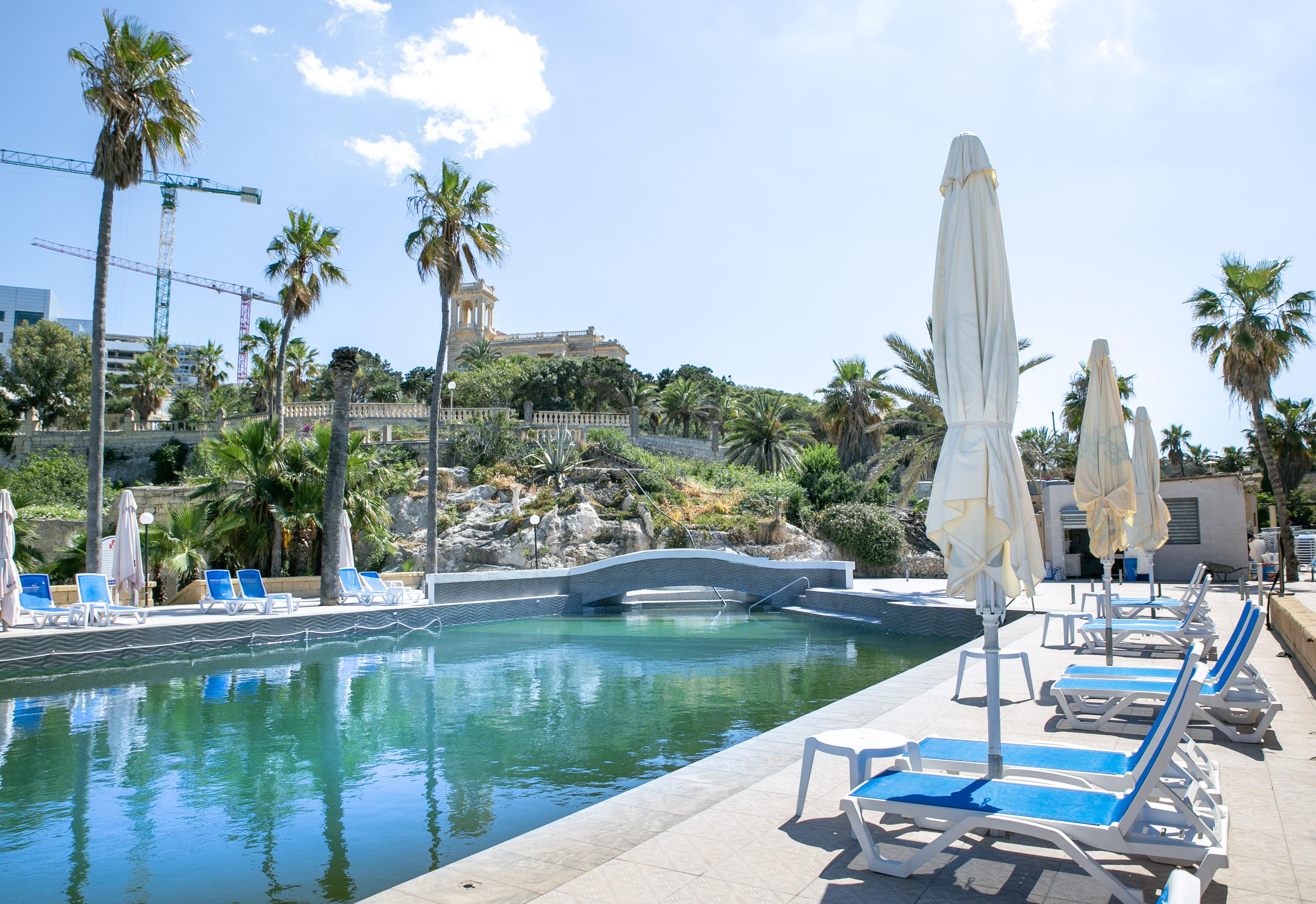 Beach Garden Hotel Сент Джулианс Экстерьер фото