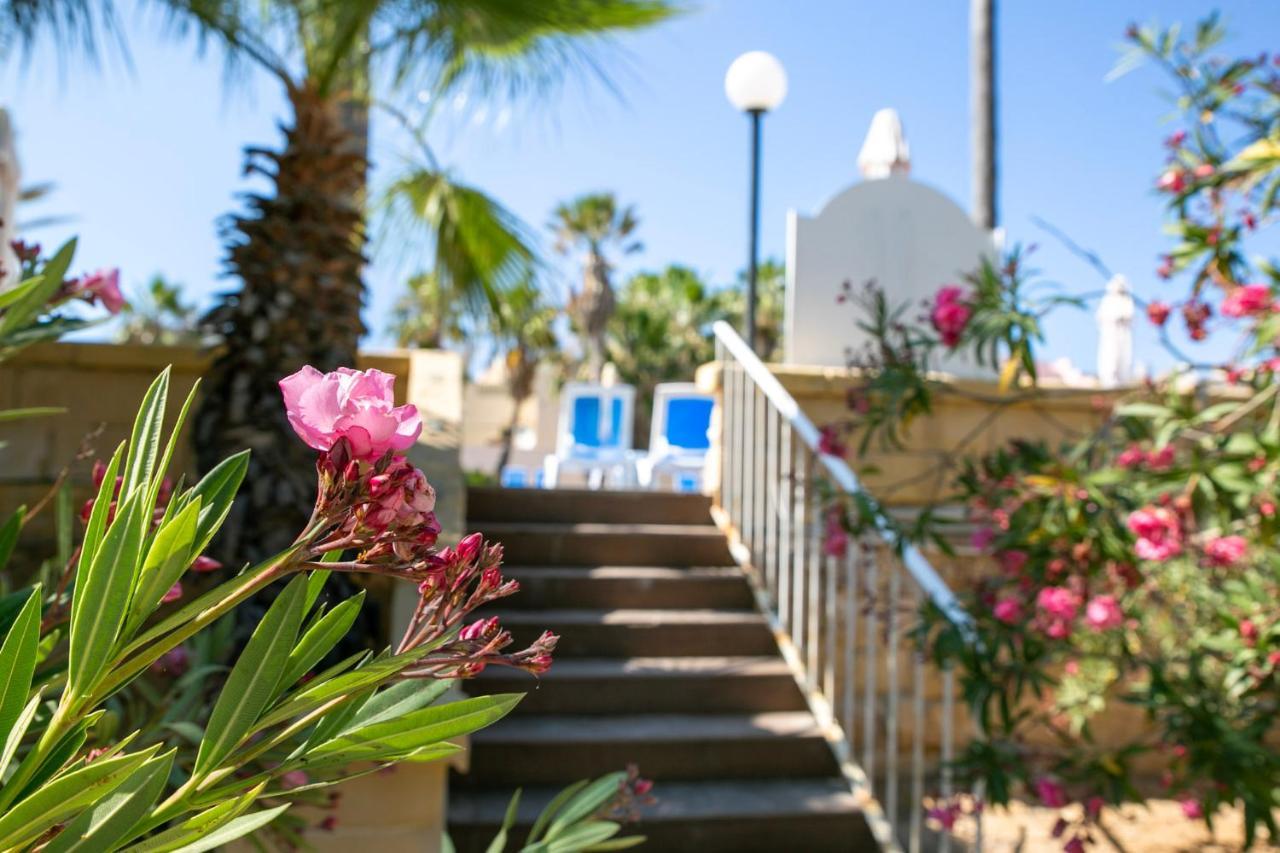 Beach Garden Hotel Сент Джулианс Экстерьер фото